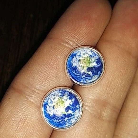 Earth Earrings - Picture 2 of 3